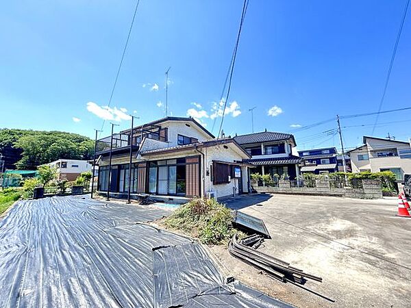 【リフォーム中写真5/10撮影】随時ご案内可能ですので、内覧希望の方はお電話ください。閑静な住宅街にあるこちらの住宅は外壁を塗装することで、明るく引き締まった外観に仕上がりますよ。