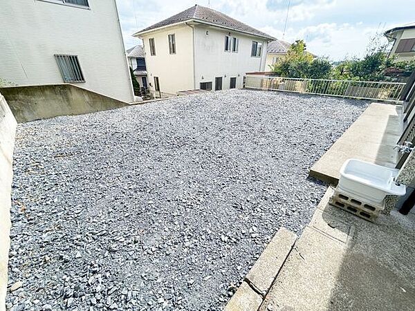 【リフォーム完成済み】お庭の写真です。南側にあるため日当たりもいいですよ。道路に面していないので、安心してお子様を遊ばせることが出来ますね。