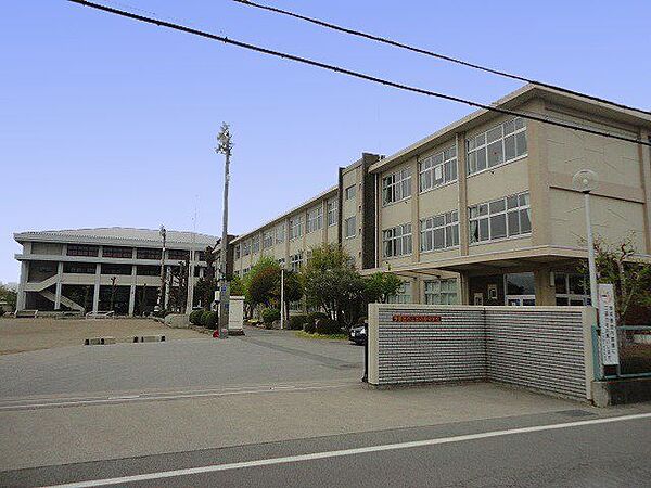 宇都宮市立宮の原中学校まで徒歩22分。 1730m