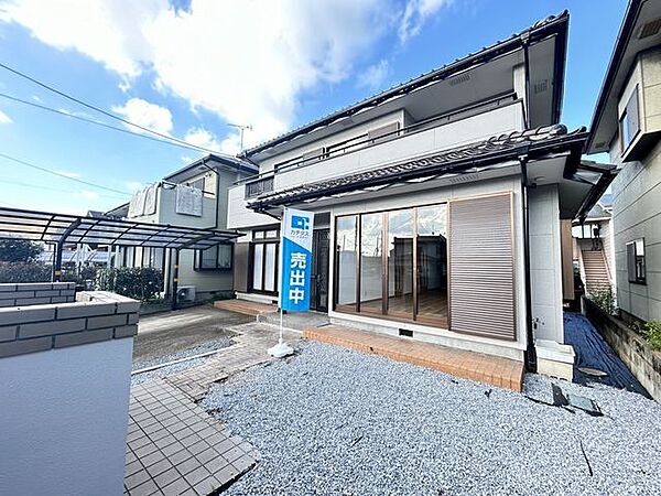 【リフォーム完成】随時ご案内可能ですので、内覧希望の方はお電話ください。閑静な住宅街にあるこちらの住宅は外壁を塗装することで、明るく引き締まった外観に仕上がりました。