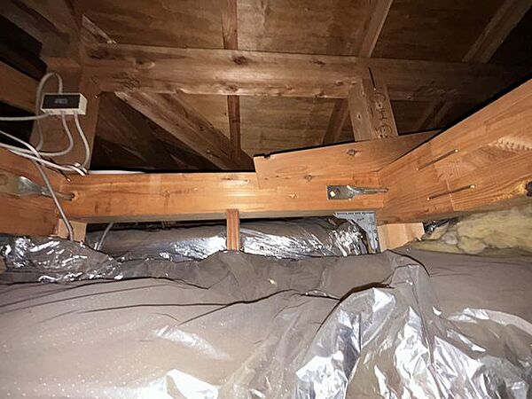 リフォームを行う際には屋根裏まで点検を行っております。中古住宅の3大リスクである、雨漏り、主要構造部分の欠陥や腐食、給排水管の漏水や故障を2年間保証します。購入後も安心してお住まいいただけます。