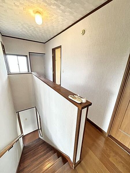 【リフォーム中9/25撮影】廊下の写真です。各居室へアクセスしやすく、生活動線にも配慮された間取りです。