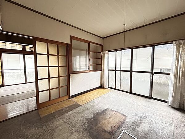 【リフォーム中写真8/22撮影】LDKの写真です。使い勝手を考え、間取り変更を行い約15帖のLDKを作成致します。生活動線がすっきりする事で住みやすいお家になり嬉しいですね。