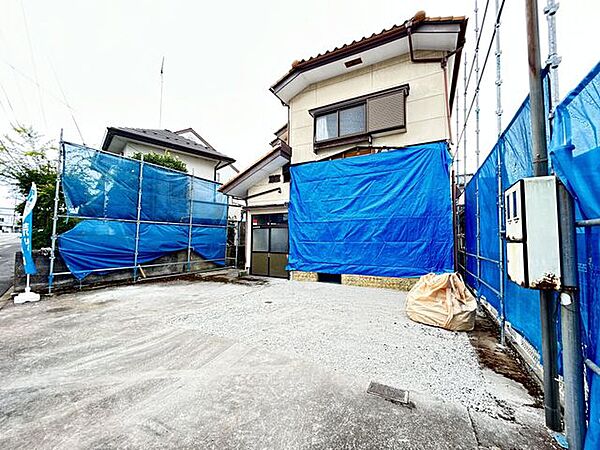 【リフォーム中写真8/22撮影】随時ご案内可能ですので、内覧希望の方はお電話ください。閑静な住宅街にあるこちらの住宅は外壁を塗装することで、明るく引き締まった外観に仕上がりますよ。