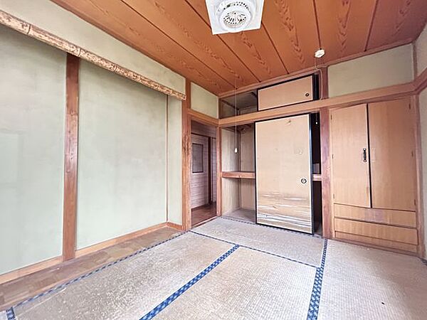 【リフォーム中写真8/22撮影】建具交換、押入れはクローゼットに変更し、和室から洋室に変更予定。クローゼットも一間あり、お洋服などをたくさん収納することができ嬉しいですね。