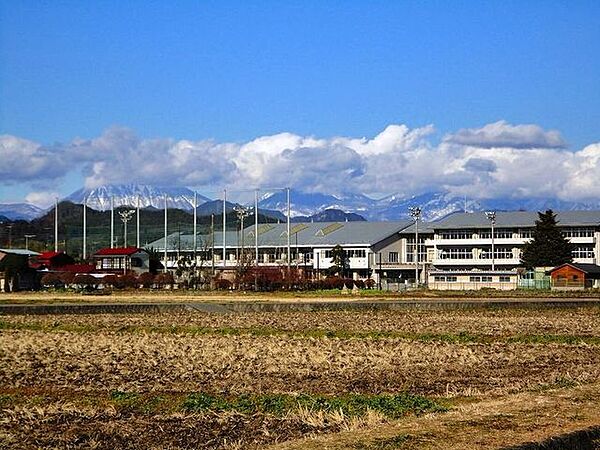 鹿沼市立北押原中学校まで徒歩28分。 2210m