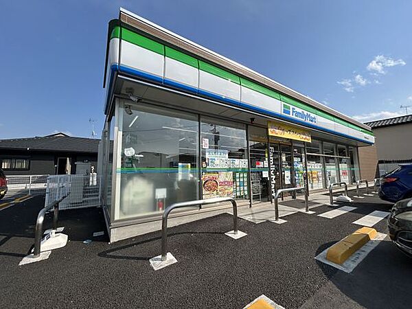 ファミリーマート宇都宮御幸ヶ原店まで徒歩8分。 630m
