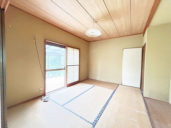 【9/18まで現況販売】「価格を抑えたい」も「自分好みにしたい」も両立できる、期間限定現況販売＋必要な箇所だけ追加リフォームが可能です。車庫は解体予定です。