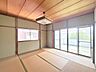室内：【リフォーム中写真9/18撮影】2階和室の写真です。建具交換、押入れはクローゼットに変更し、和室から洋室に変更します。クローゼットも一間あり、お洋服などをたくさん収納することができ嬉しいですね。