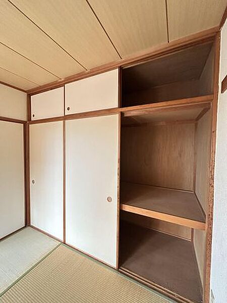 【リフォーム中写真9/12撮影】和室収納写真です。一間分の収納があるのでお布団や季節家電等収納頂けます。