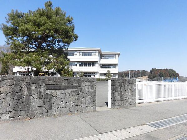 徒歩19分。宇都宮市立田原西小学校まで徒歩24分。 1490m
