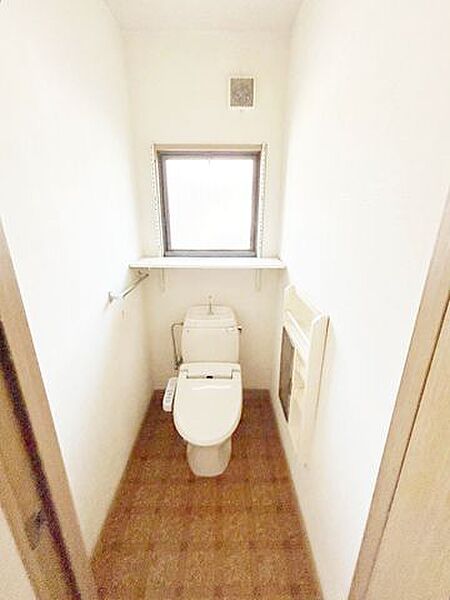 【8月23日まで期間限定現況販売】1階トイレの写真です。