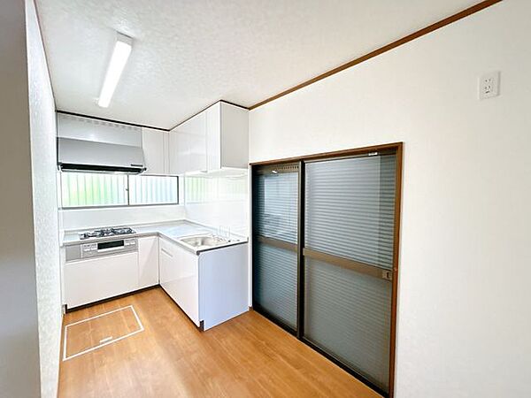 【リフォーム中8月8日更新〔キッチン〕】キッチンは幅約255cmと広々しています。