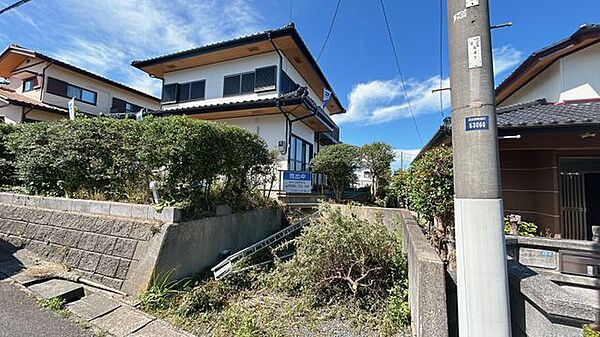 【リフォーム中8月8日更新〔外観〕別角度】外壁塗装をしてキレイに生まれ変わる予定です。