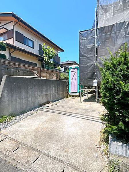 【リフォーム中8月8日更新〔駐車場〕】お車2台分のスペース。