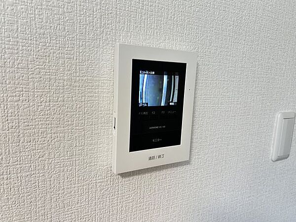 【リフォーム完成】ドアホンのモニターを設置しました。見易いカラーモニター、録画機能付で留守中に誰が来たかが確認できるのでお子様のお留守番も安心です。