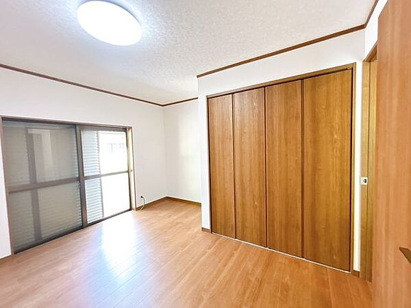 【リフォーム中、8/9撮影】フローリング重ね張りいたします。