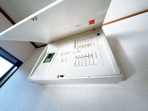 【リフォーム中、8/9撮影】分電盤交換いたしました。
