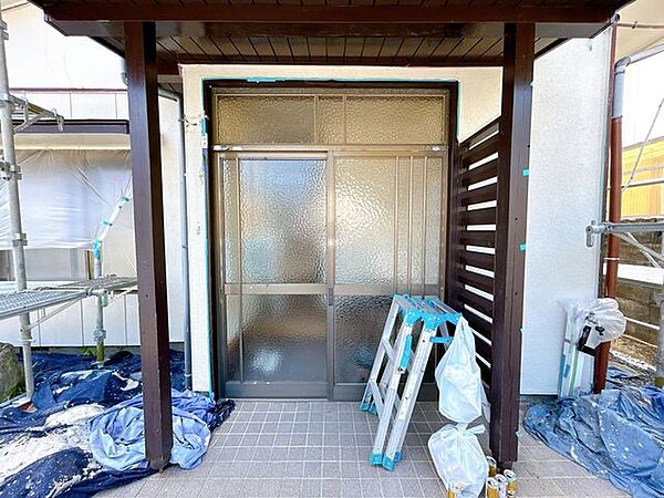 【リフォーム中・8/9撮影】玄関は鍵を交換いたします。