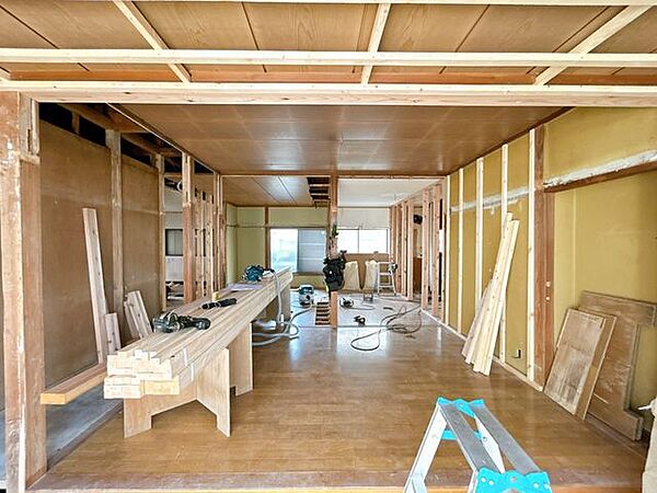 価格には消費税、リフォーム費用を含みます。リフォーム中でもご案内可能。内覧希望の方はお電話ください。