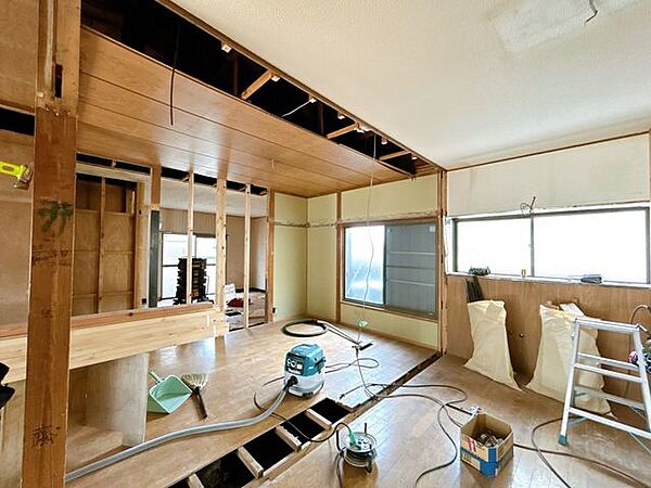 【リフォーム中・8/9撮影】キッチンの写真です。LDKの一部と廊下に生まれ変わります。