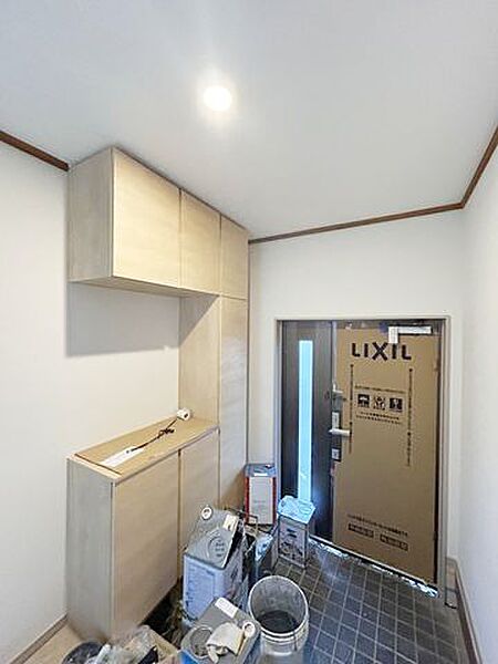 【リフォーム中9/6】玄関のシューズボックスはコの字型の収納力あるものに新品交換済。