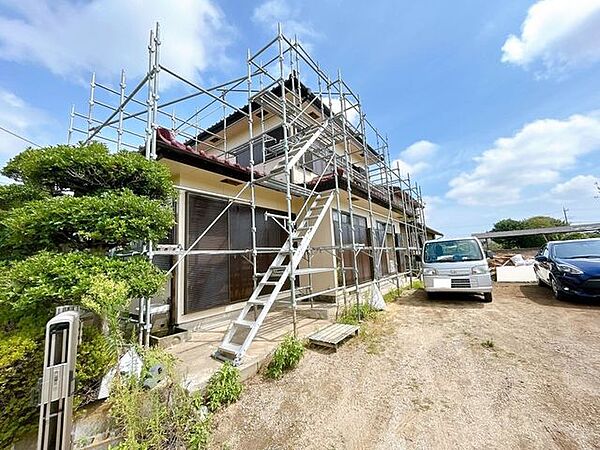 【リフォーム中】外観別角度の写真です。