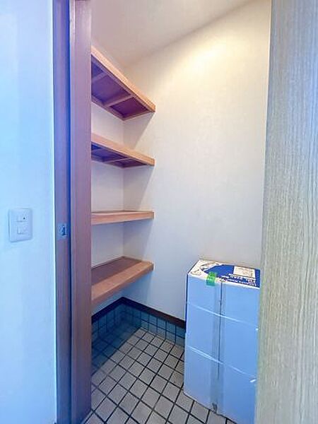 【リフォーム完成】シューズクロークの様子です。