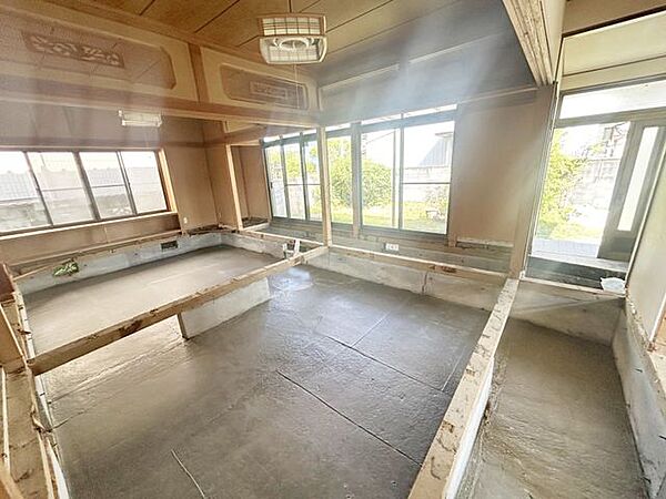 【リフォーム中8/9】二間続きの和室は洋室2部屋になります。土間コンクリート敷き施工しました。