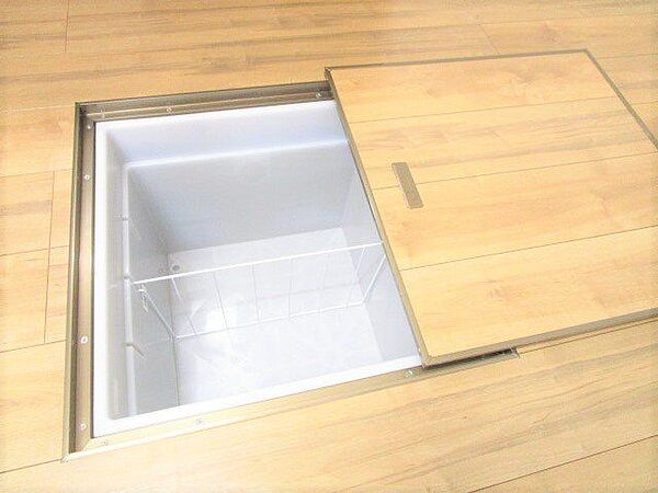 【同仕様写真】キッチンの床下収納を新設します。