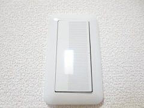 【同仕様写真】毎日触るスイッチパネルはすべて新品に交換します。使いやすいワイドタイプなので、暗いところでもすぐに探せて便利です。