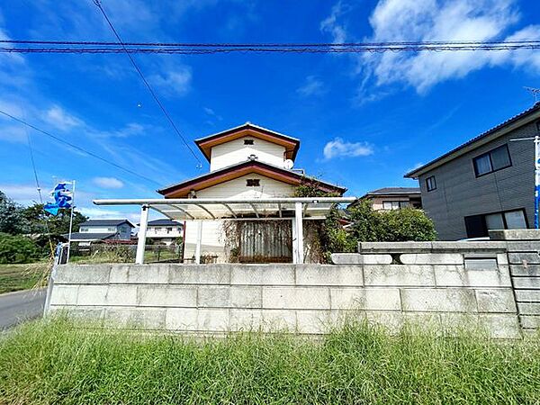 【リフォーム前】駐車場拡張するので、一部塀は撤去します。