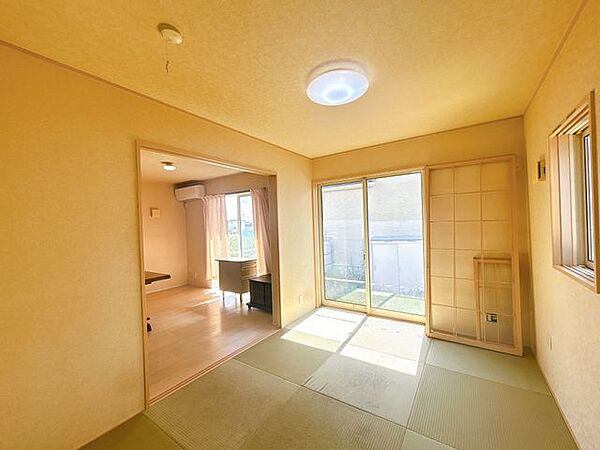 【期間限定現況販売】1階の和室です（1部荷物を加工しています）。