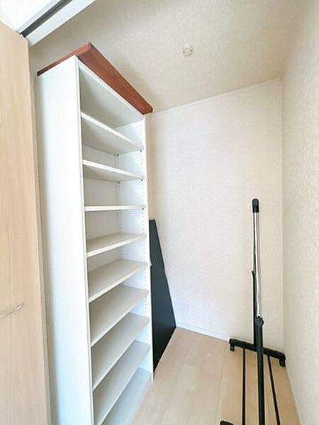 【期間限定現況販売】2階6帖洋室についている納戸です。