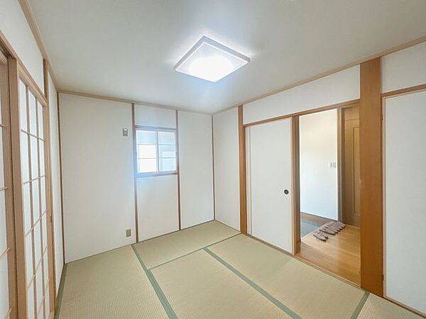 【リフォーム完成】和室はクロス張替・照明交換、畳表替えを行いました。