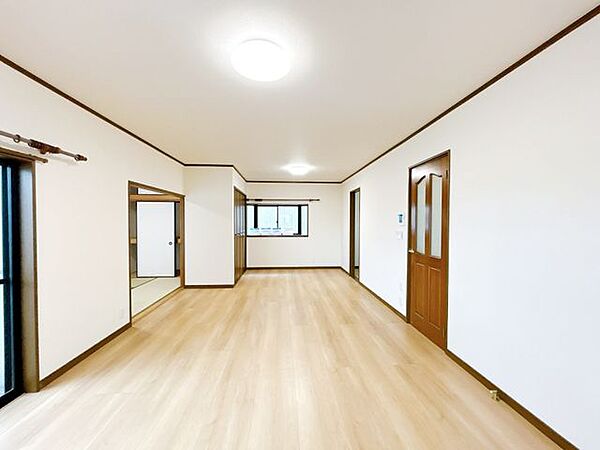【住宅ローン減税対象】価格には消費税、リフォーム費用を含みます。自社物件につき随時ご案内可能。内覧希望の方はお電話ください。