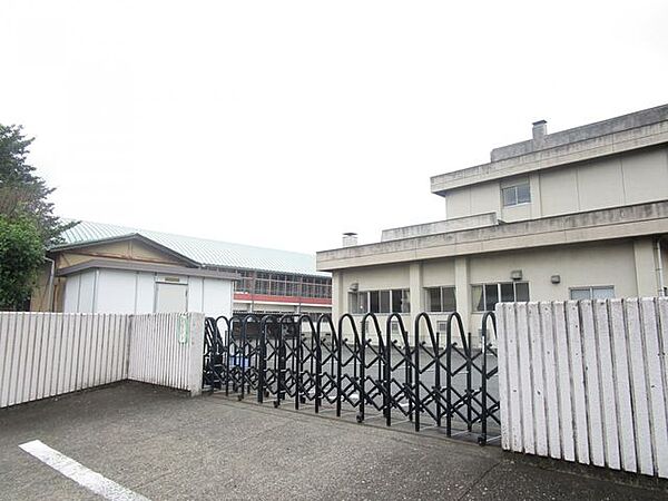 小山第三小学校まで約1ｋｍ（徒歩13分） 1000m