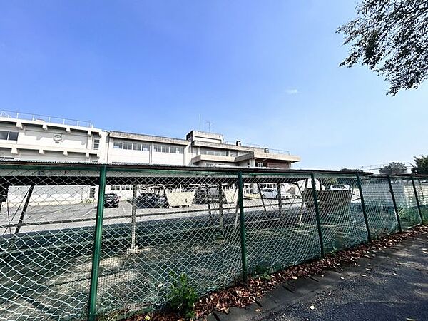 小山中学校まで約2800ｍ（徒歩約35分） 1100m