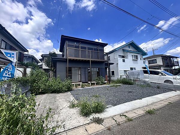 【リフォーム済み】お庭の写真です。駐車場並列3台へ拡張を行いました。