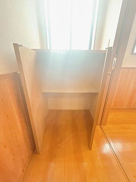【リフォーム中8/8撮影】廊下収納の写真です。クリーニング予定です。