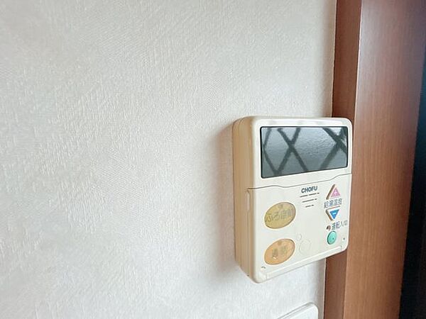 【リフォーム中8/8撮影】給湯リモコン（キッチン側）の写真です。クリーニング予定です。