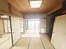 室内：【10/12まで現況販売】1階キッチン隣接和室の写真です。