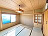 和室：【10/12まで期間限定現況販売】2階和室の写真です。残置物撤去を行います。