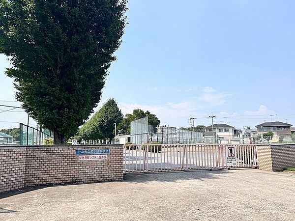 ローソン　小山間々田店 間々田中学校まで約1.2ｋｍ 540m