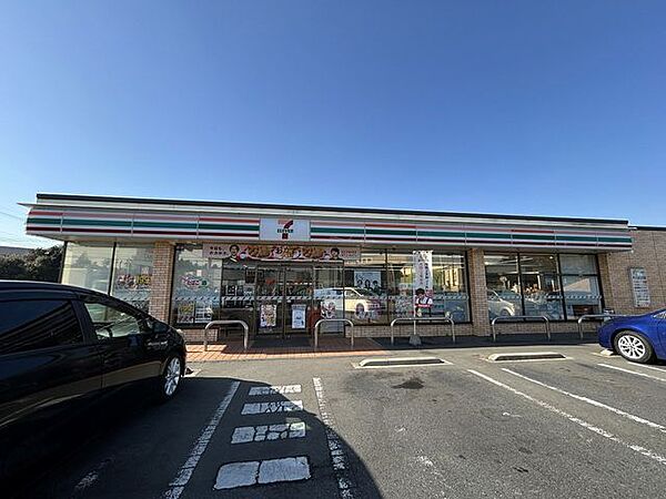 【コンビニ】セブンイレブン 土浦神立町店様まで700ｍ（徒歩約9分）。近くにコンビニがあるのは便利ですよね。