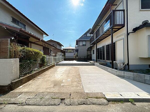 【リフォーム済】並列拡張して合計2台駐車可能になりました。車社会でスペースがあるのは嬉しいですね。