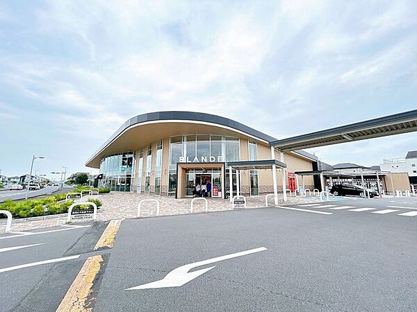 ブランデ 研究学園店 1600m
