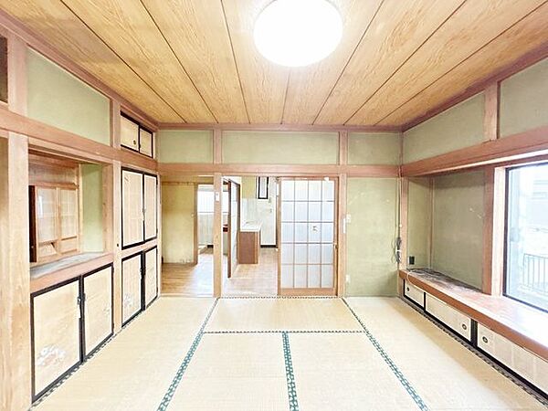 【リフォーム中】リビングダイニングキッチンは合わせて約15帖です。お好きな家具を置けば家族団欒で過ごせる空間となります。床フローリング張り、天井壁クロス張替を行います。