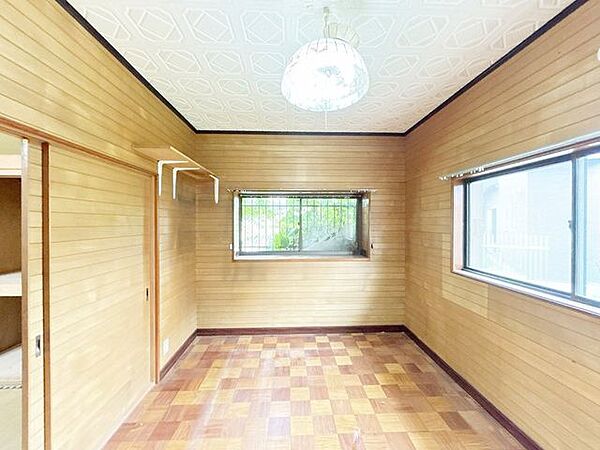 【リフォーム中】1階6畳の洋室です。床フローリング仕上げ、天井壁クロス張替えを行います。