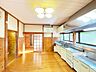 リビング/ダイニング：【リフォーム中】ダイニングキッチンは約10帖です。お好きな家具を置けば家族団欒で過ごせる空間となります。